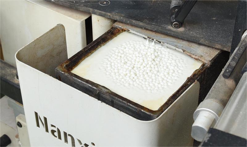 Incomplete glue melting Incomplete glue melting