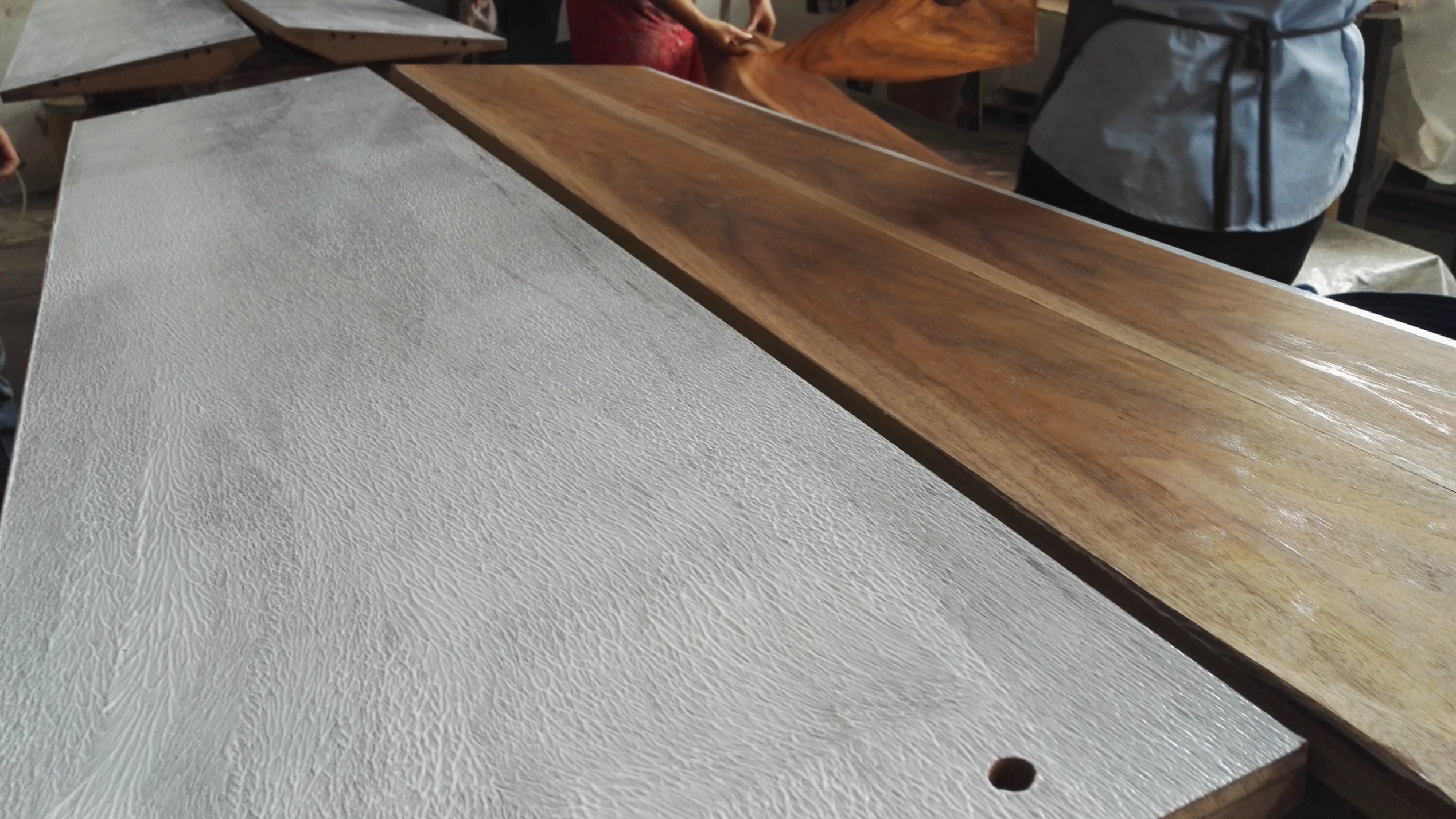 Veneer bonded plywood
